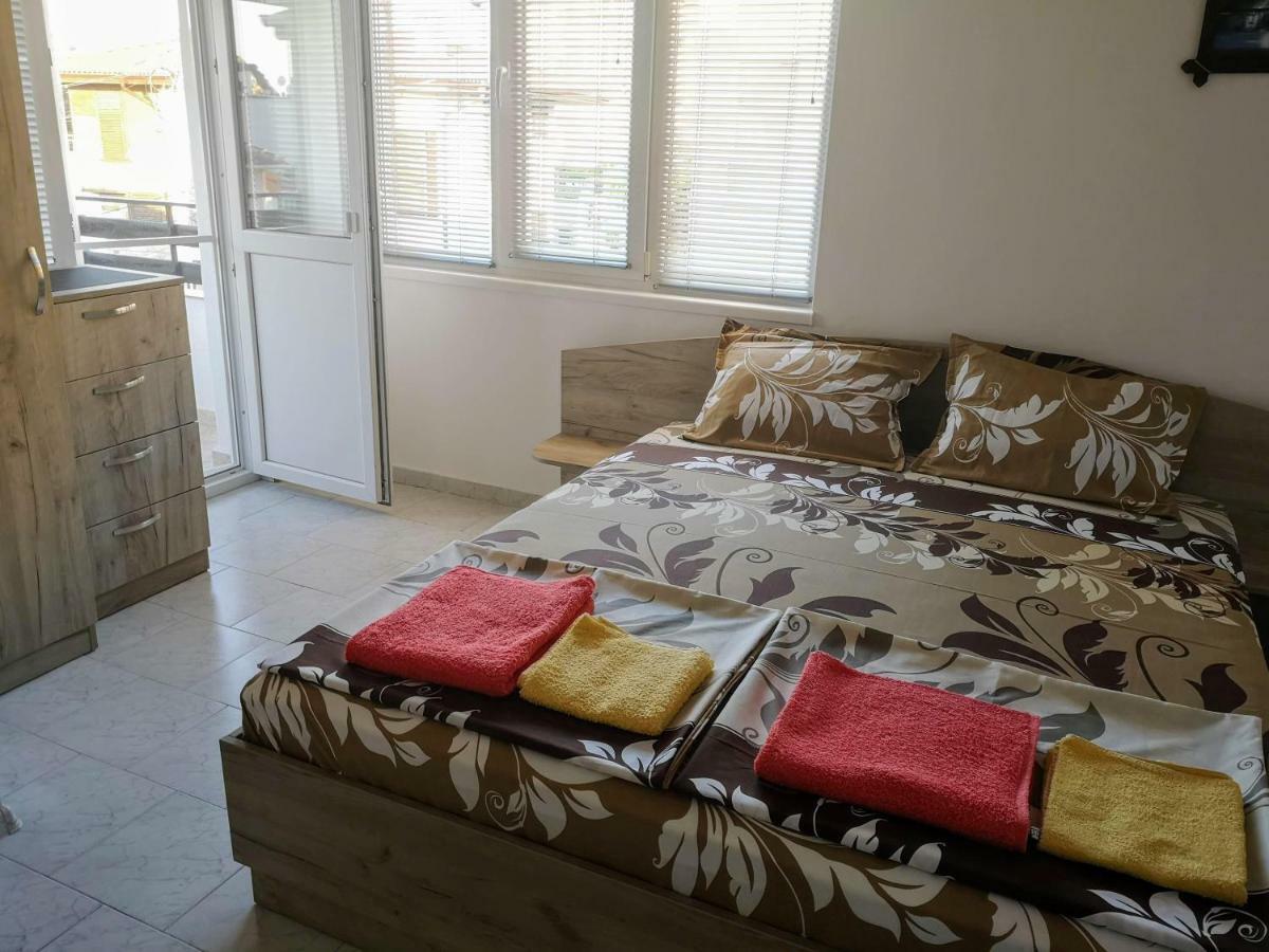 Guestrooms Stoyanovi Tsjernomorets Eksteriør bilde